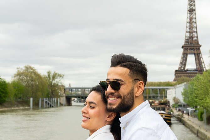 Seine River Dinner Cruise with Live Singer by VIP Yacht de Paris - A four-hour listing with about 2.5 hours on the river