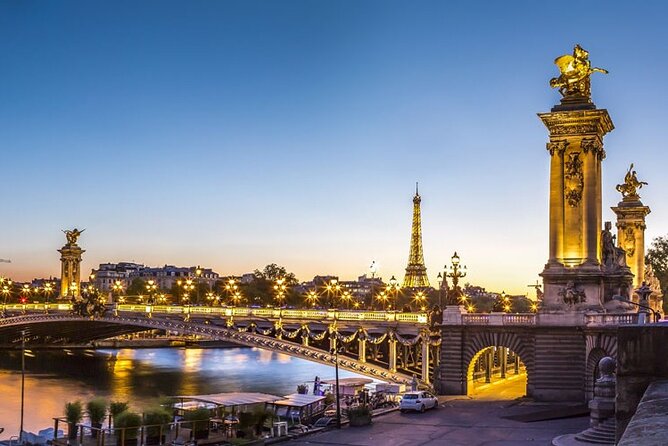 Seine River Dinner Cruise with Live Singer by VIP Yacht de Paris - Who will enjoy this Seine evening most