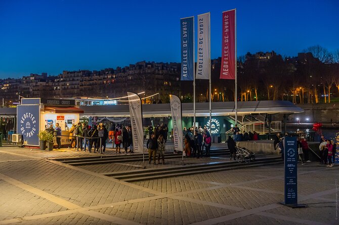 Seine River Evening Cruise with Music (Drink Options) - What this Seine cruise really offers
