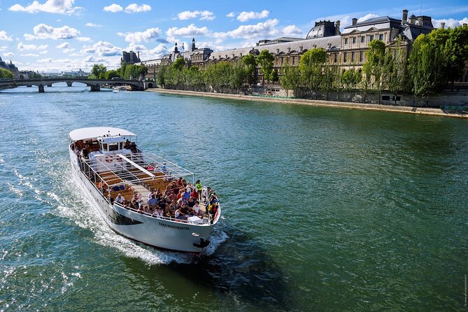 Seine River Guided Cruise by Vedettes de Paris - The Louvre, Concorde, and the final views