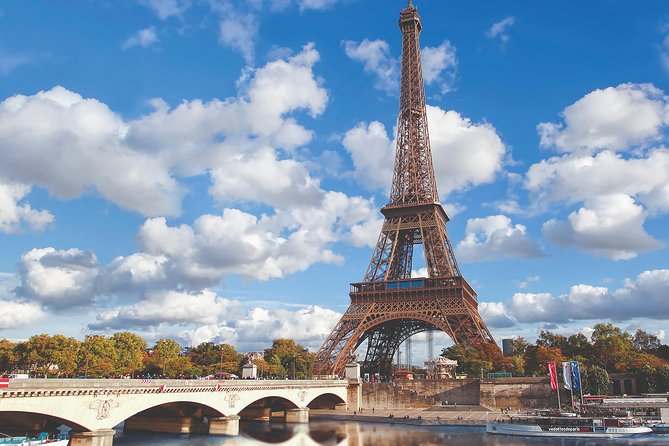 Seine River Guided Cruise Champagne Option by Vedettes de Paris - The eastern stretch: Invalides, City Hall, and Île Saint-Louis