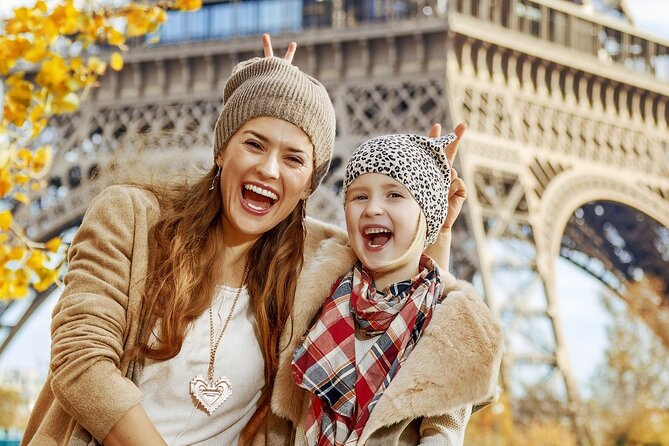 Seine River Guided Cruise with Kids by Vedettes de Paris - Orsay Museum and the railway-station surprise