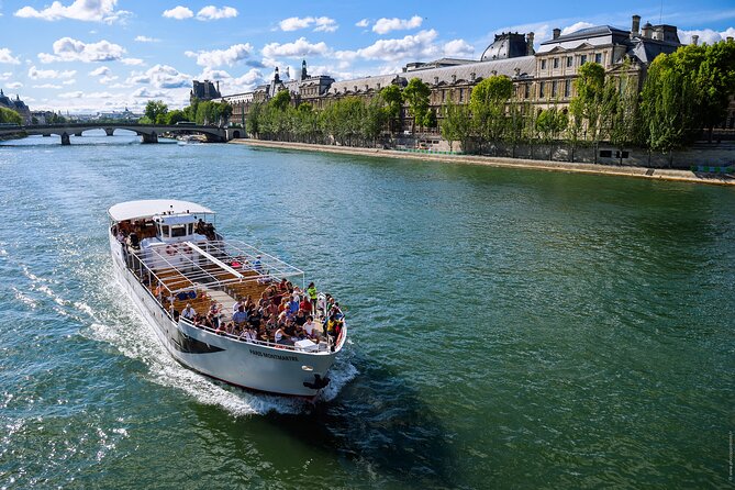 Seine River Guided Cruise with Kids by Vedettes de Paris - Grand Palais and the final stretch
