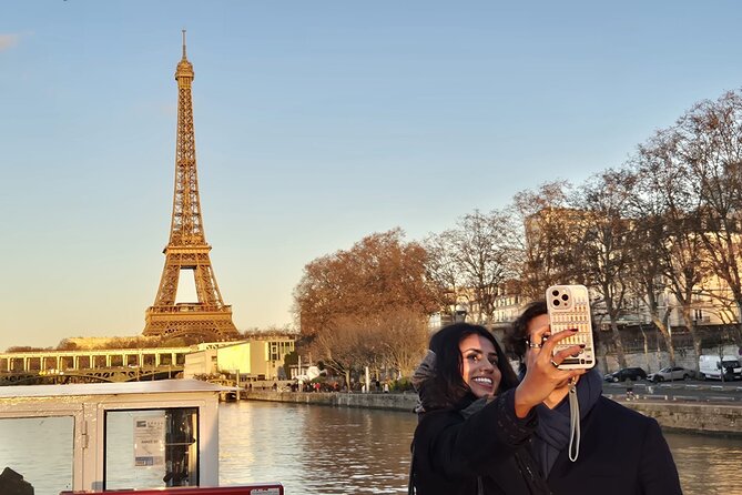Seine River Sightseeing Guided Cruise by Vedettes du Pont Neuf - Paris’s bridges and the Seine as a main artery