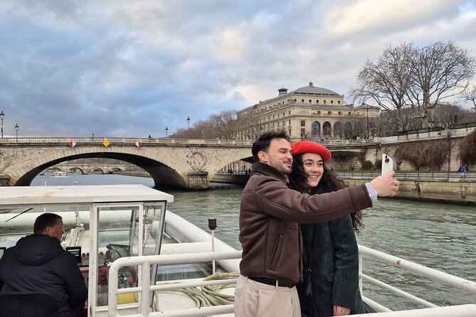 Seine River Sightseeing Guided Cruise by Vedettes du Pont Neuf - Finding Square du Vert-Galant at Pont Neuf