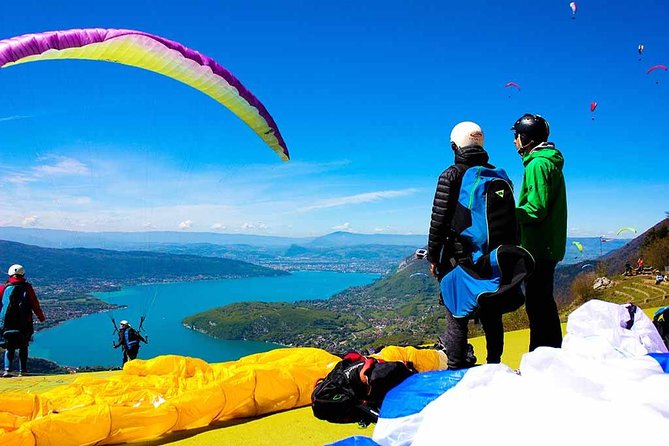 Sensation paragliding flight over the magnificent Lake Annecy - Key points before you book
