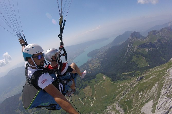 Sensation paragliding flight over the magnificent Lake Annecy - Why this Lake Annecy flight is special