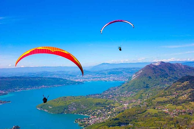Sensation paragliding flight over the magnificent Lake Annecy - What happens before takeoff