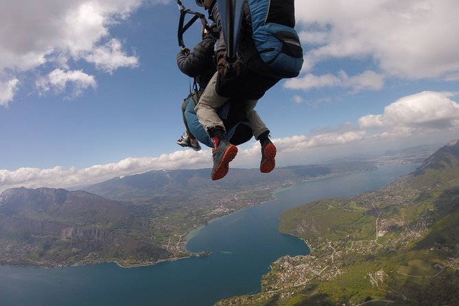Sensation paragliding flight over the magnificent Lake Annecy - Choosing the sensation level