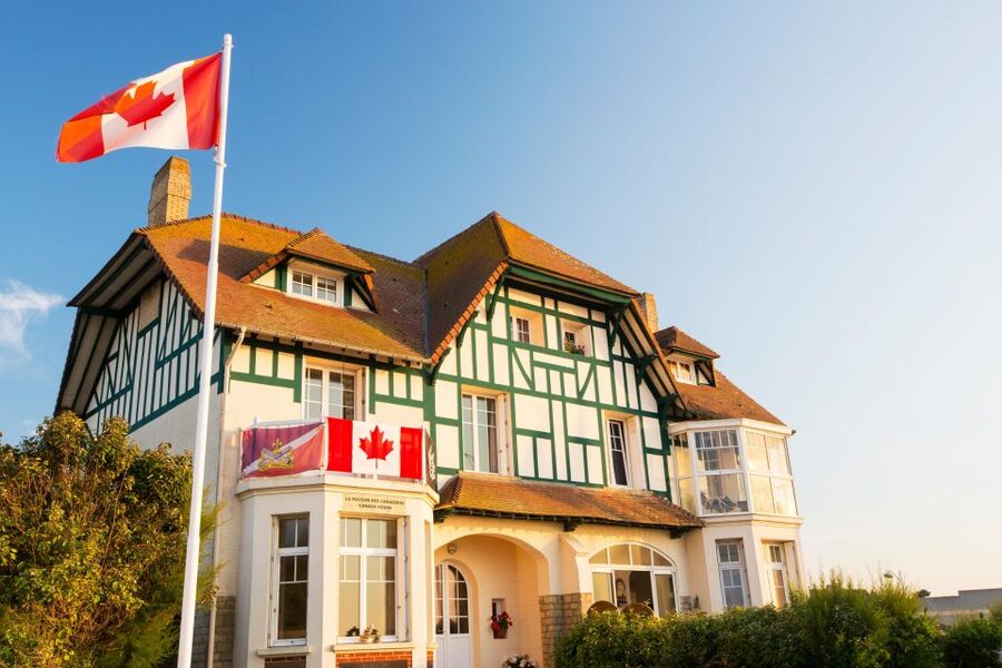 Small-Group Canadian Normandy D-Day Juno Beach from Paris - Guides are the strongest part of the experience