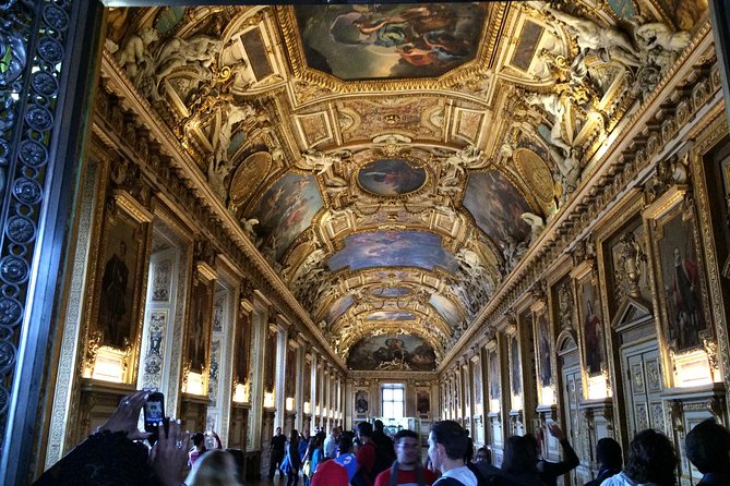 Small-Group Louvre Museum Masterpieces Tour with Access - Leonardo’s paintings and the Mona Lisa crowd