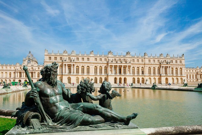 Small Group VIP Versailles Bike Tour from Paris with King's Apartments Access - Cycling through Versailles and its vast park