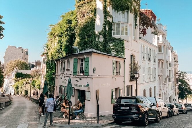 Small Group Walking Tour of Montmartre -10 people max - The pink house and Montmartre’s little vineyard