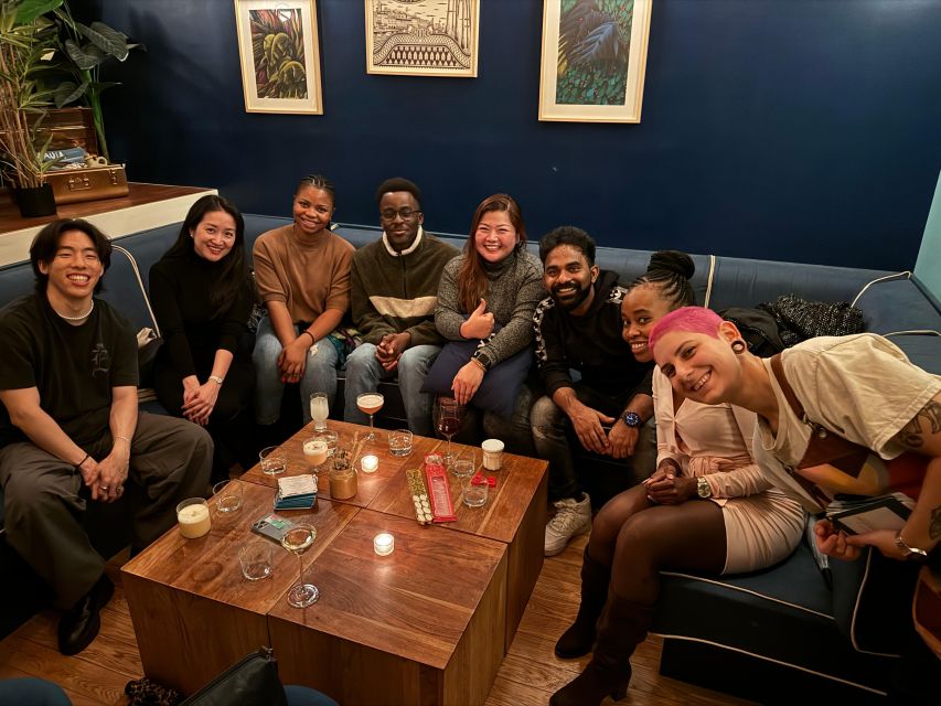 Solo travelers Meetup:A cultural stroll,Drinks & socializing - Victoria Patrick and the human side of the tour