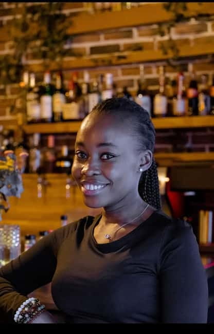Solo travelers Meetup:A cultural stroll,Drinks & socializing - Starting at McDonald’s République