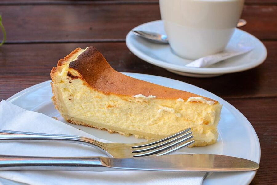 Strasbourg Food Tour : Gourmet private Tour with tastings - Walking through Strasbourg between bites
