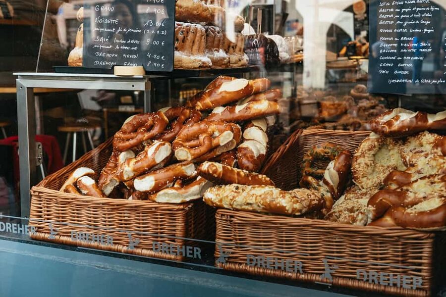 Strasbourg: Traditional Food Walking Tour with Tastings - The guides make the difference