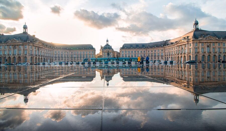 The essential in Bordeaux, private tour with a local - Guide style and language choices