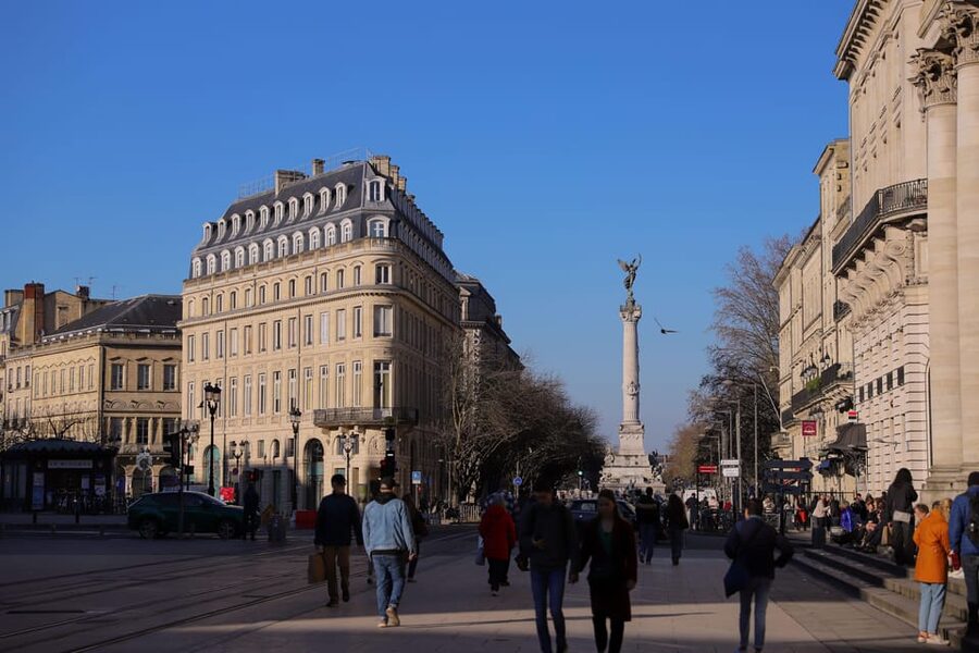 The essential in Bordeaux, private tour with a local - Starting beside the fountain at Place de la Bourse