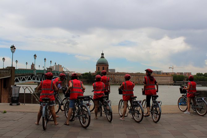 The essential of Toulouse by bike - Hôtel Assezat and the Fondation Bemberg