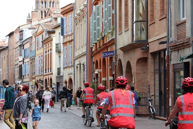 The essential of Toulouse by bike - Starting at Saint-Etienne Cathedral