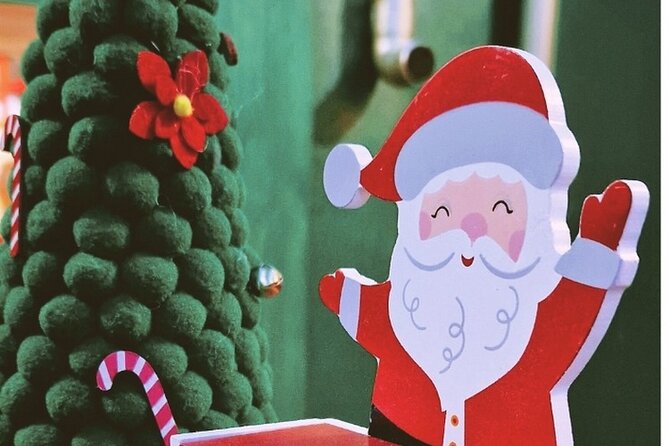 The "Panic at the Factory" room - The Sets, Characters, and Christmas Atmosphere