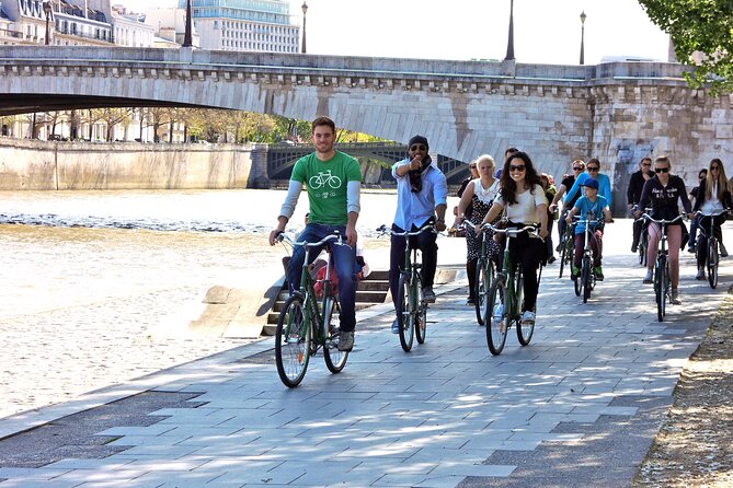 The Paris Monuments Tour - Rue Cler and the Eiffel Tower