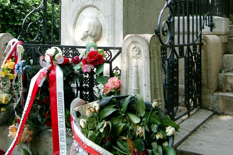 The Père Lachaise Cemetery: Guided 2-Hour Small-Group Tour - French language and guide quality