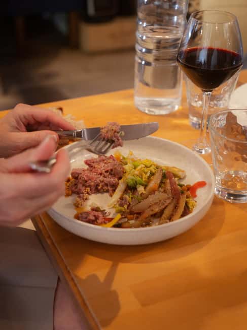 The Ultimate Bordeaux Food Tour: Full Meal & Fine Wines - What the guides add to the walk