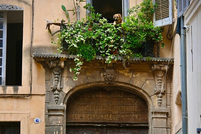 Time flies in this complete tour of Aix-en-Provence - Passage Agard and the old quarters