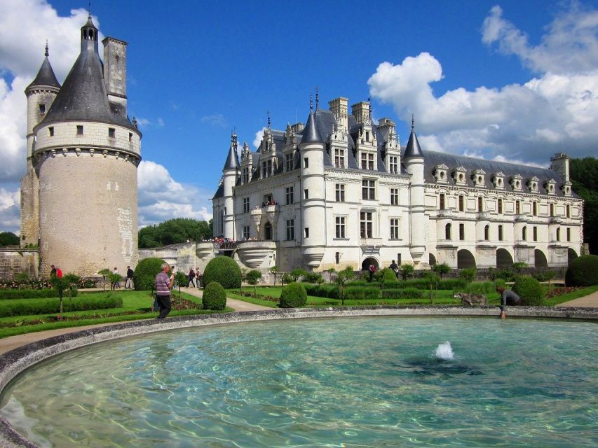Tours/Amboise: Chambord, Chenonceau Day Trip & Wine Tasting - Chambord: scale, symmetry, and Da Vinci’s staircase