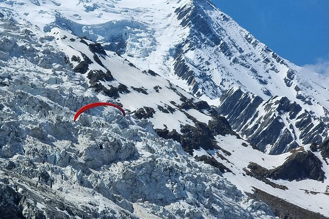 Two-seater paragliding flight in Chamonix - What a 20-minute baptism flight feels like