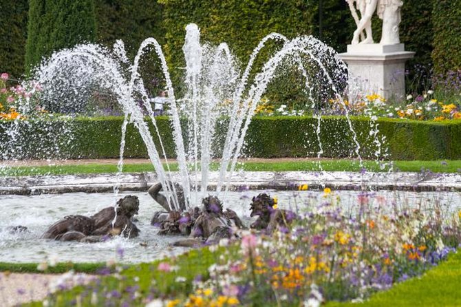 Versailles Château and Gardens Walking Tour from Paris by Train - The RER train ride and arrival at the palace