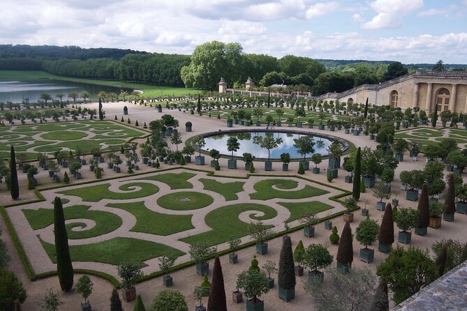 Versailles Full-Day Tour with the Estate of Marie-Antoinette - Petit Trianon and Marie-Antoinette’s theater