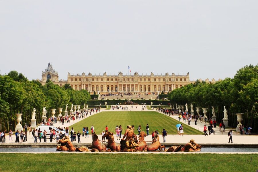 Versailles: Palace and Garden Bike Tour with Tickets - The market stop: building your own French picnic