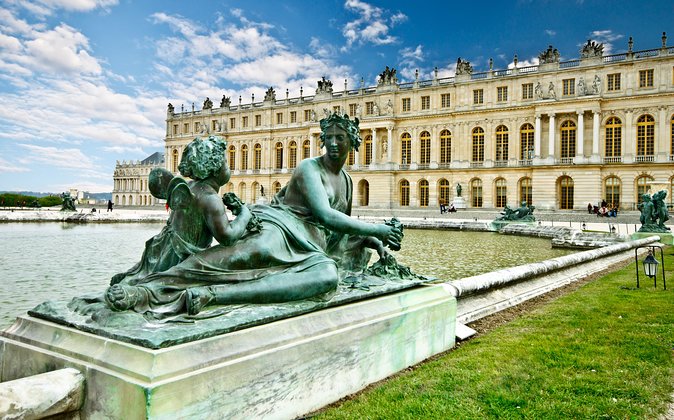 Versailles Palace and Gardens Half Day Guided Tour from Paris - Inside the Royal Apartments in a crowded 45 minutes