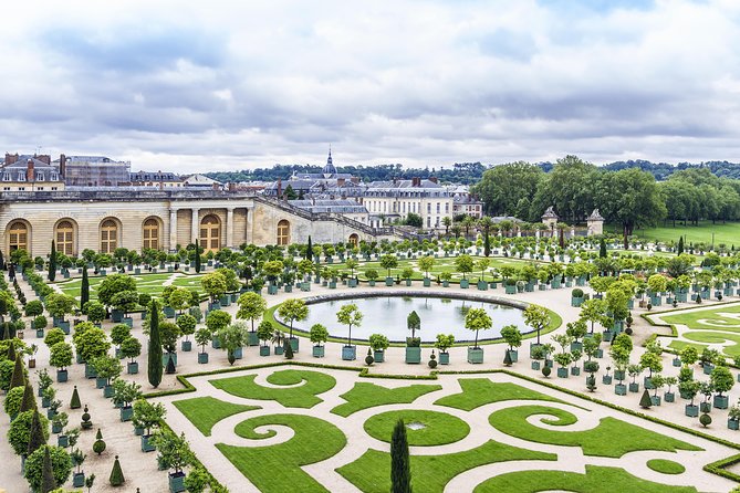 Versailles Palace and Gardens Half Day Guided Tour from Paris - The Hall of Mirrors and its famous setting