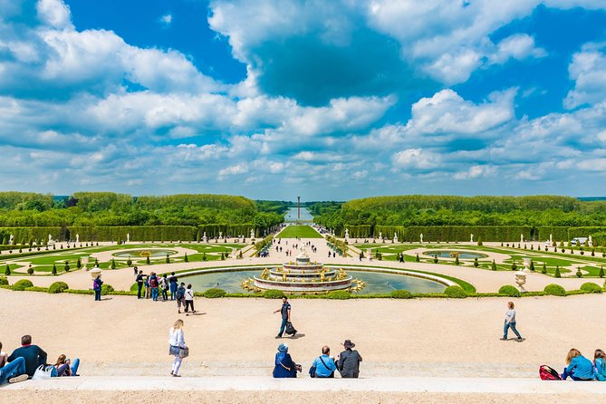 Versailles Palace and Gardens Half Day Guided Tour from Paris - One hour in the gardens: beautiful, but not enough for everything