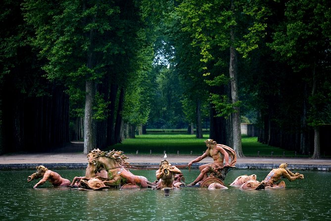 Versailles Palace and Gardens Half Day Guided Tour from Paris - Meeting in central Paris and riding to Versailles