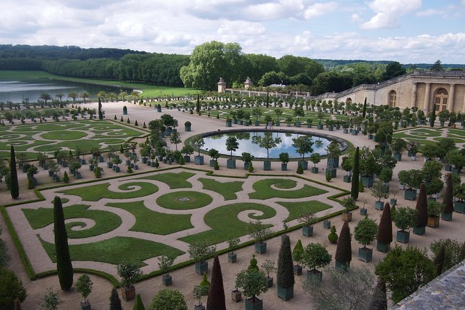 Versailles Palace and Gardens Tour by Train from Paris - Staying in Versailles after the tour