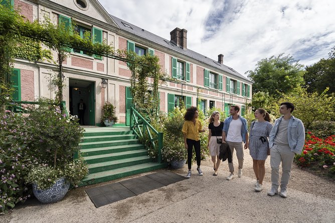Versailles Palace and Giverny Monet House Visit with Lunch - Reaching Versailles after the countryside