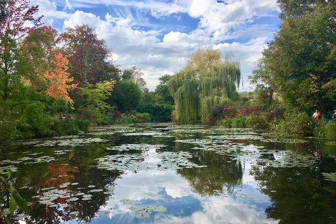 Versailles Palace and Giverny Private Guided Tour from Paris - Leaving Paris in a private vehicle