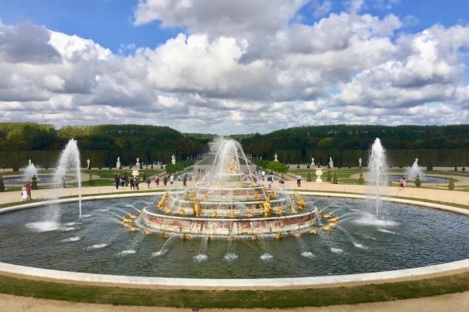 Versailles Palace and Giverny Private Guided Tour from Paris - Versailles: royal rooms in a two-hour visit