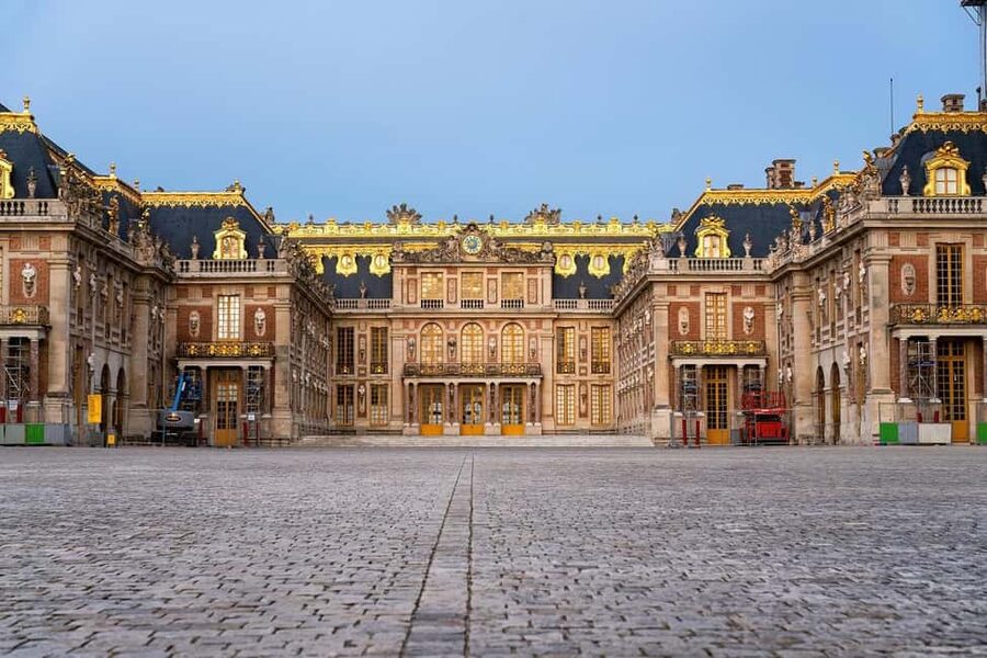 Versailles: Palace & Gardens Guided Tour with Entry Tickets - Why the small-group format helps at Versailles