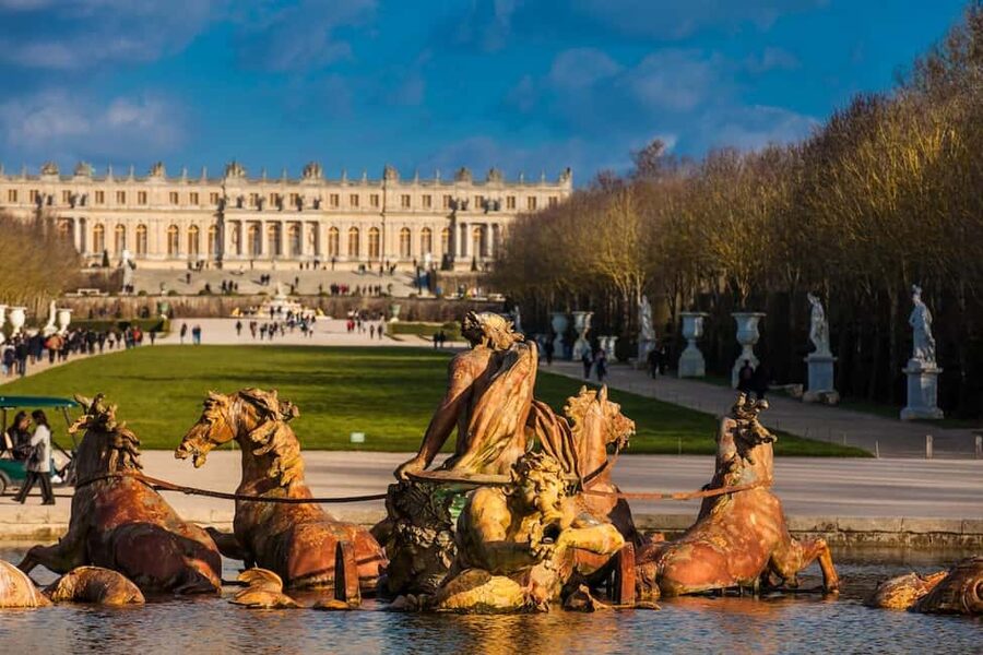 Versailles: Palace & Gardens Guided Tour with Entry Tickets - Choosing between the guided and self-guided gardens