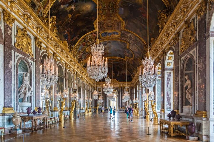 Versailles: Palace & Gardens Guided Tour with Entry Tickets - Meeting Louis XIV beneath the estate porch