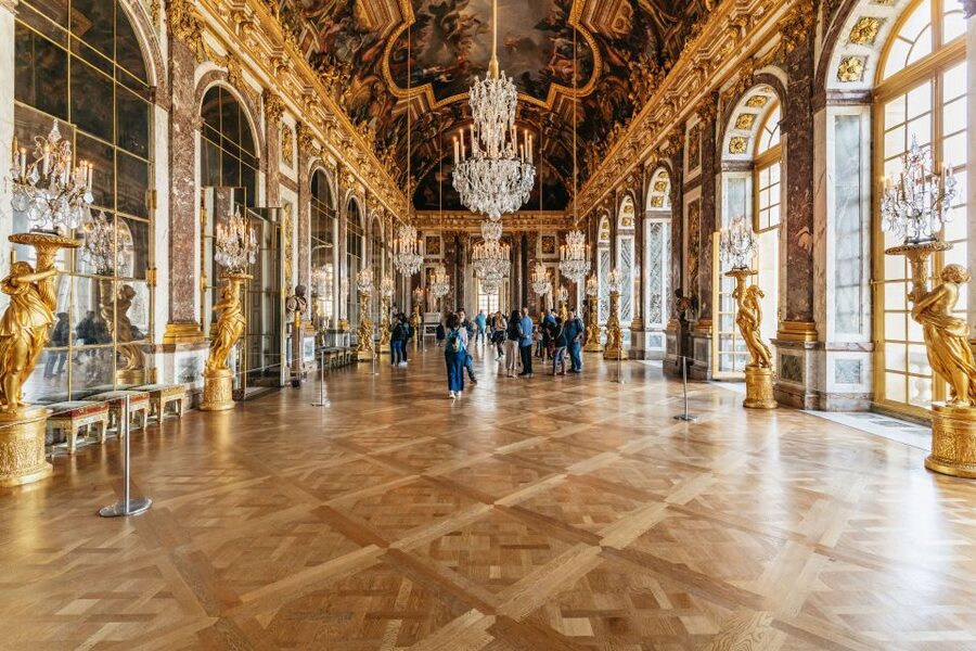 Versailles: Palace, Gardens & Marie Antoinette’s Estate Tour - What the guides add to the day