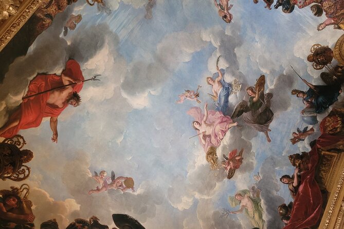 Versailles Palace Guided Tour with Gardens Access - Group size, guide quality, and the human factor