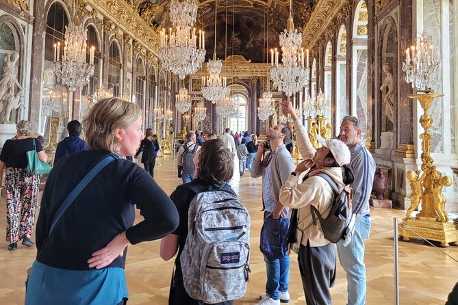 Versailles Palace Guided Tour with Gardens Access - Getting to the Louis XIV meeting point