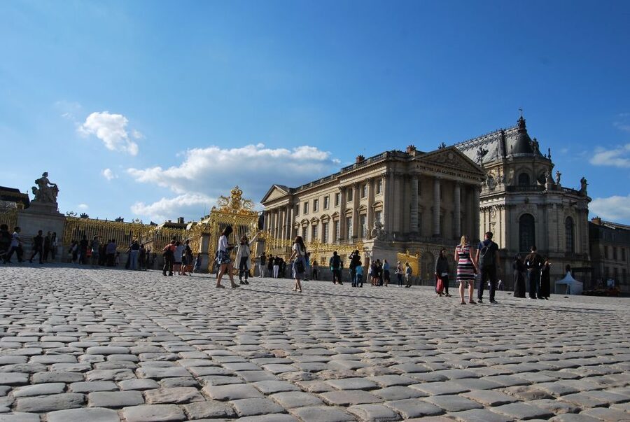Versailles: Palace Guided Tour with Skip-the-Line Ticket - Entering Versailles through the separate entrance